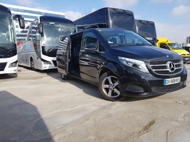 Vue de côté du van - Autocars-soummane