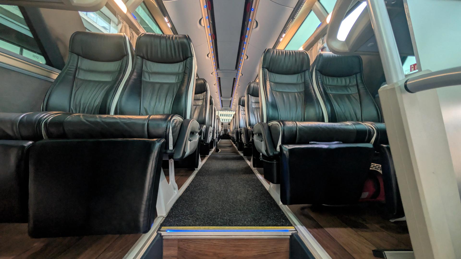 BUS VIP 40 Places - Photo 1